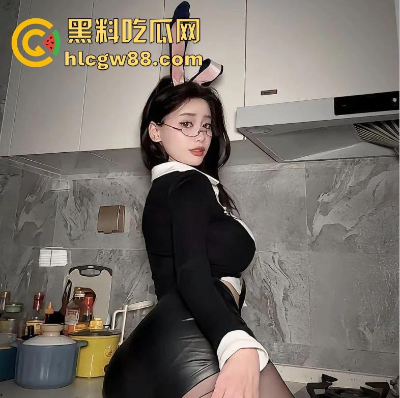 抖音极品性感网红【pop】细腰丰臀巨乳 清纯韵味满足 趴在床上为大哥口交骑乘！-4