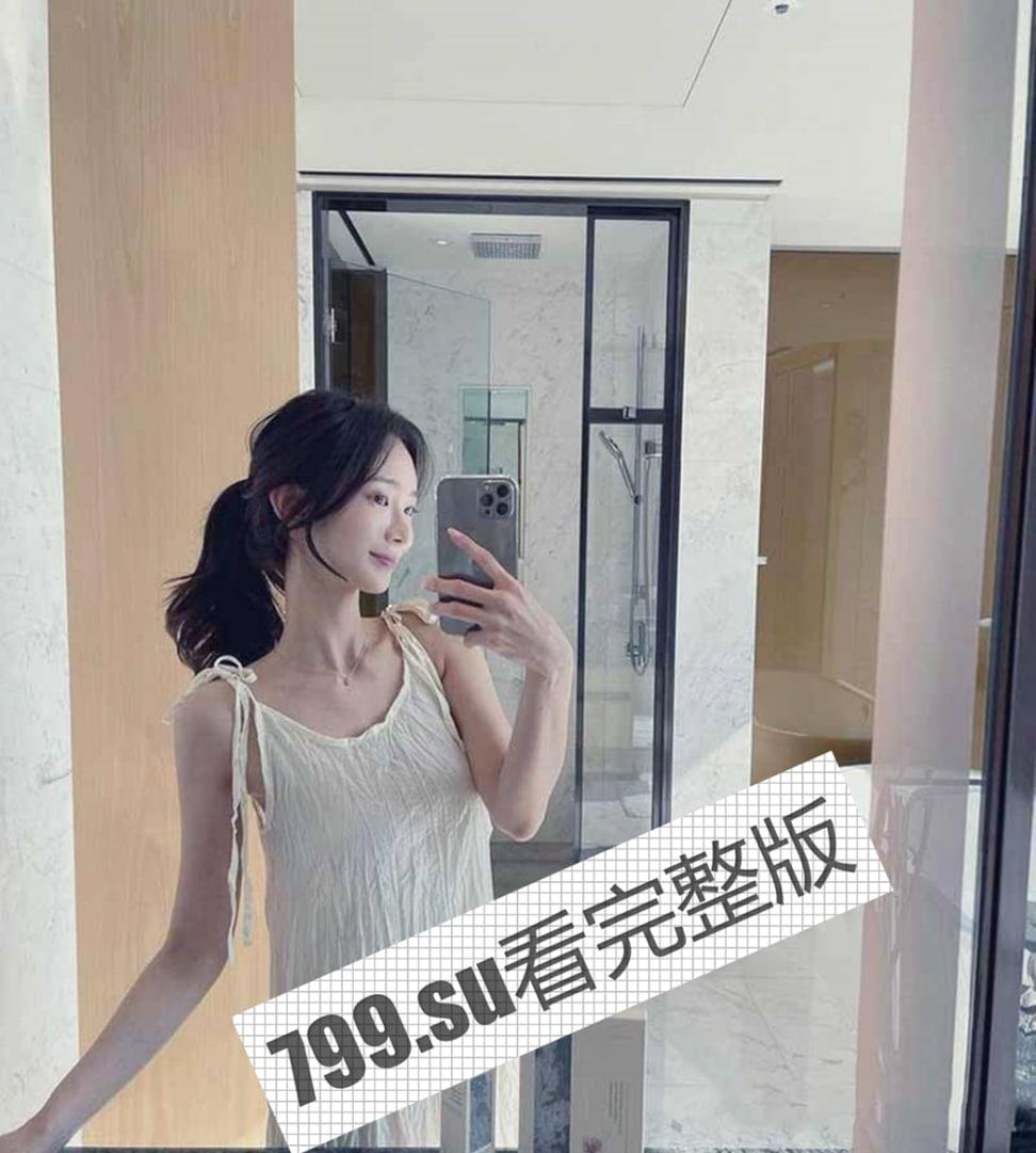 明星气质推特极品拜金女神 小村花 大尺度私拍 蜂腰蜜桃臀被金主各种肏-4