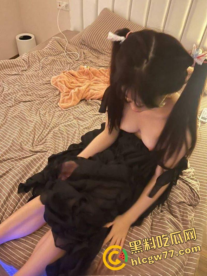 约炮双马尾极品萝莉【妮妮】白虎娇穴紧得夹爆，抓着马尾后入狂操蜜桃翘臀，娇乳晃眼白浆喷涌！-2