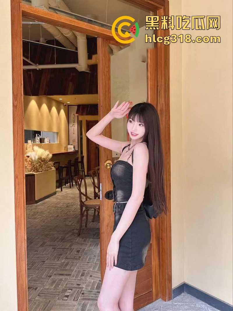 西安美术学院极品反差婊【李慧慧】不雅视频流出，不光擅长绘画勃起生殖器 ，舔舐鸡巴也是一名好手-1